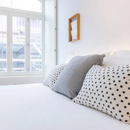 Modern Rustic Flat In Santos By Lovelystay リスボン
