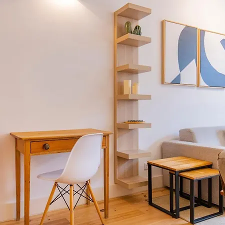 Апартаменты Modern Rustic Flat In Santos By Lovelystay