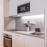 Modern Rustic Flat In Santos By Lovelystay דירה ליסבון
