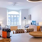 Modern Rustic Flat In Santos By Lovelystay דירה