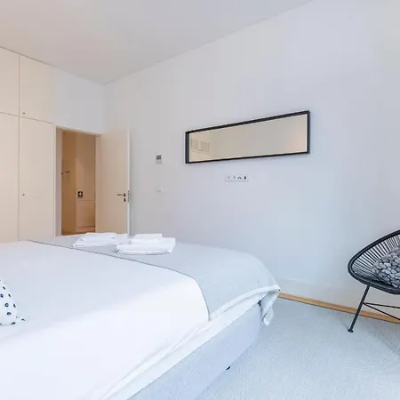 Modern Rustic Flat In Santos By Lovelystay * Lizbona